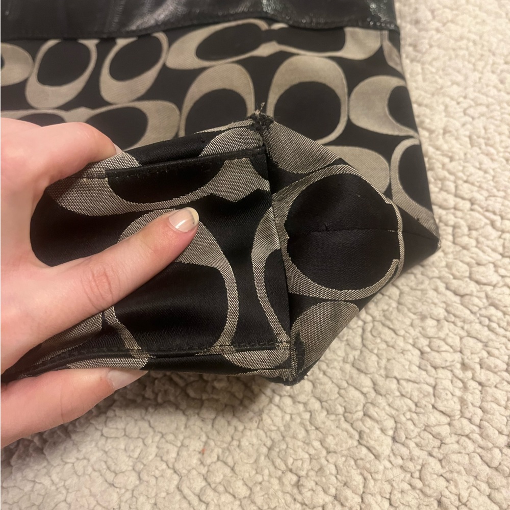 SOLD❤️ COACH Laura Signature Logo Zip Tote Bag Patent Leather w/ Charm Black - Picture 11 of 13